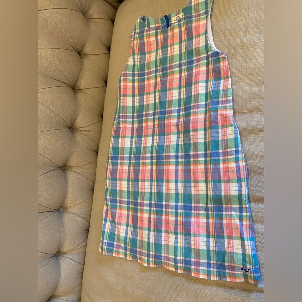 Great condition size 8 vineyard vines